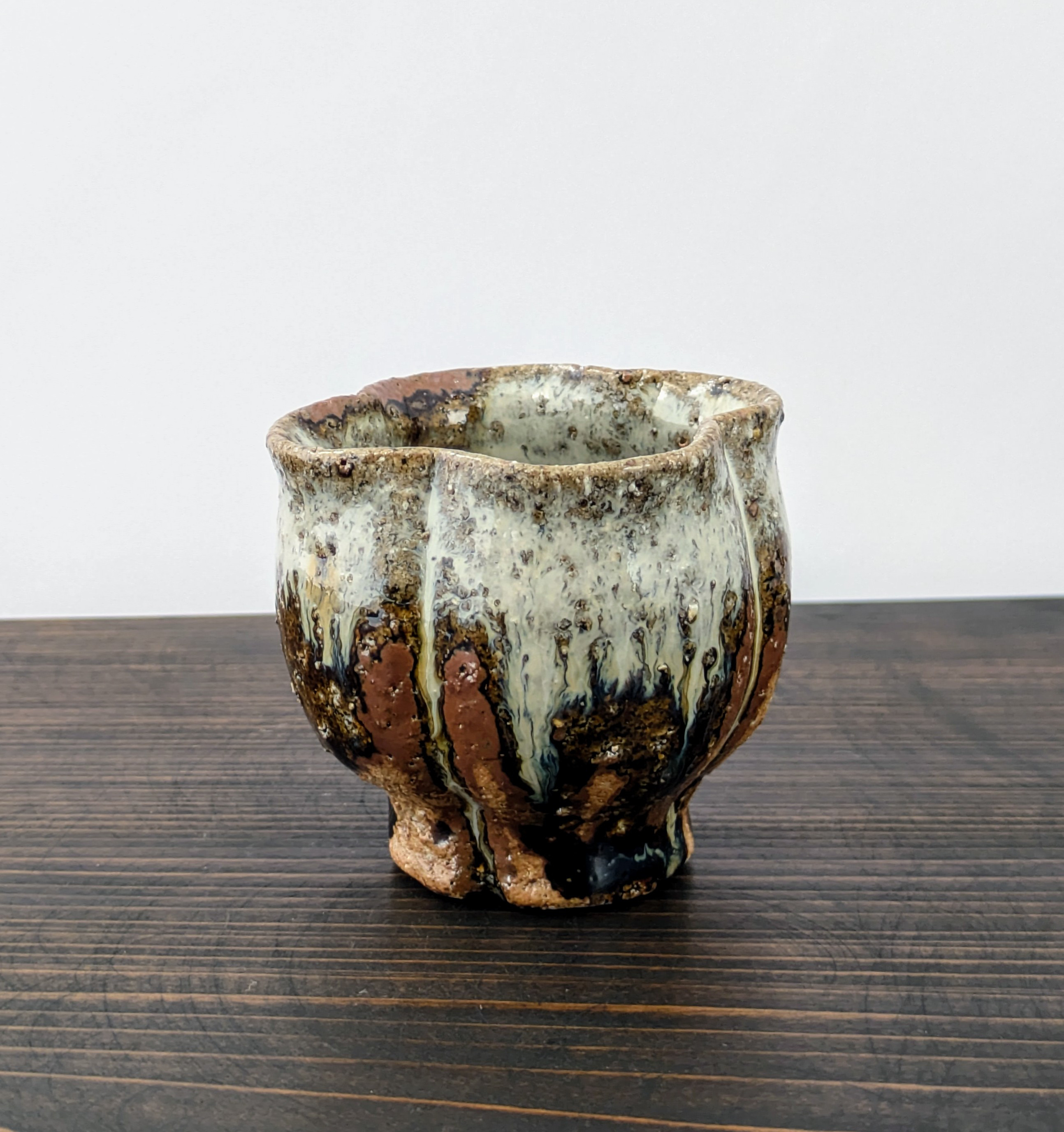 山田錦蕾ぐい呑み(藁灰釉×黒飴釉)