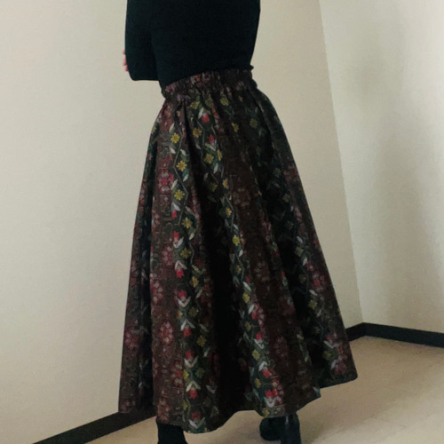 大島紬 24枚はぎギャザースカート 高身長モデルサイズ 赤黒系 フレア