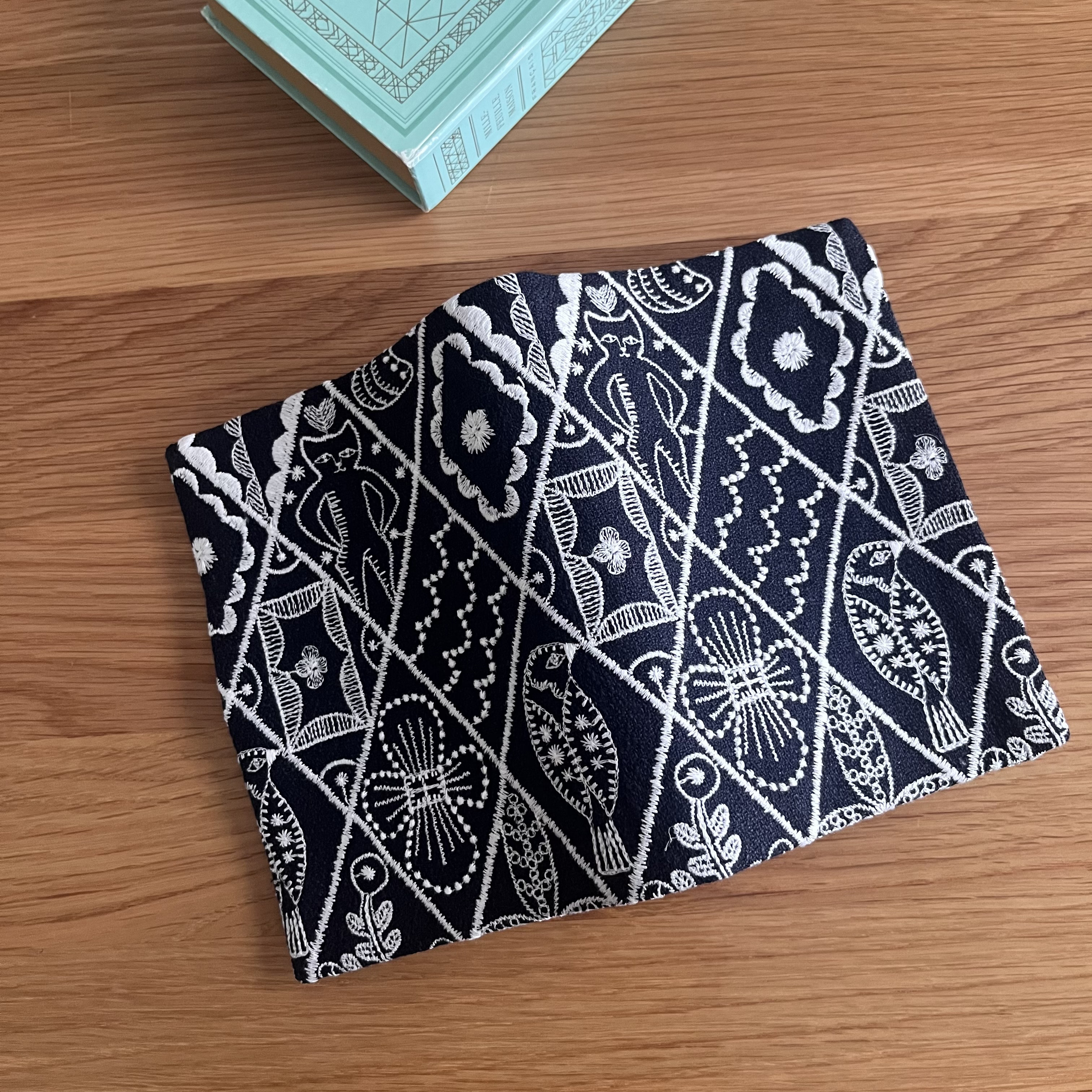 mina perhonen symphony ブックカバー ミナペルホネン の刺繍生地 A6