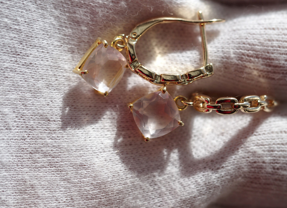 ローズクォーツ８（FC）スクエア　K14gf チェーンデザインループピアス 1枚目の画像