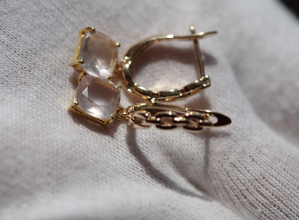 ローズクォーツ８（FC）スクエア　K14gf チェーンデザインループピアス 3枚目の画像