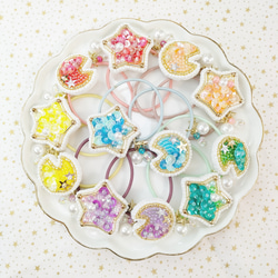 夏におすすめ】キラキラシェル ビーズ刺繍 貝殻 ブローチ(全2色