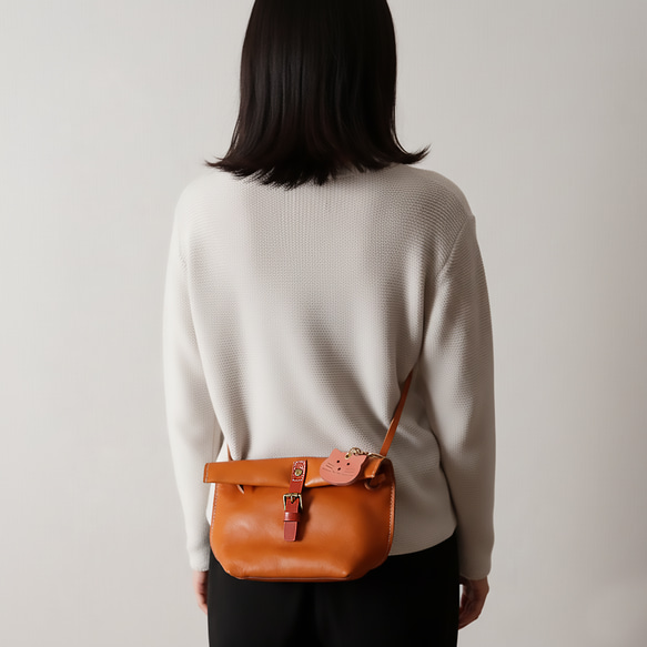 柔らかい本革ショルダーバッグ斜め掛けポシェットバッグ軽量　緑色 2枚目の画像