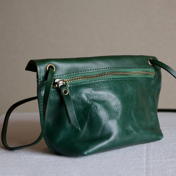 柔らかい本革ショルダーバッグ斜め掛けポシェットバッグ軽量　緑色 5枚目の画像