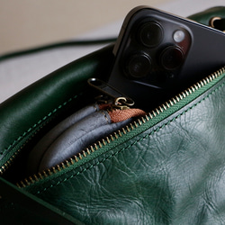 柔らかい本革ショルダーバッグ斜め掛けポシェットバッグ軽量　緑色 8枚目の画像