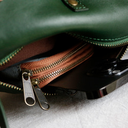 柔らかい本革ショルダーバッグ斜め掛けポシェットバッグ軽量　緑色 7枚目の画像