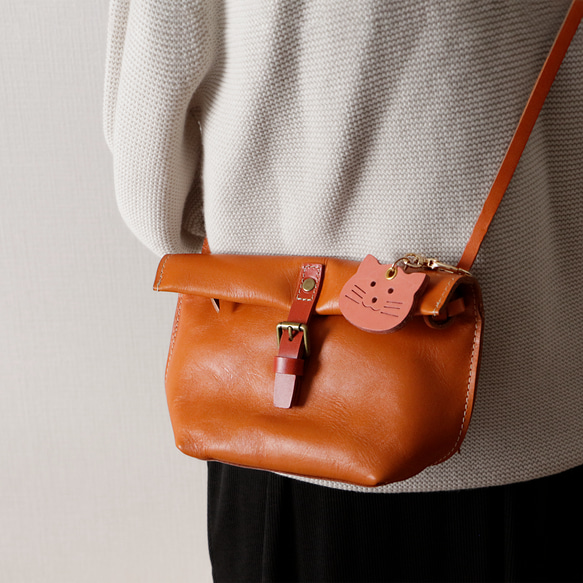 柔らかい本革ショルダーバッグ斜め掛けポシェットバッグ軽量　緑色 1枚目の画像