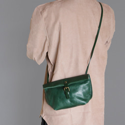 柔らかい本革ショルダーバッグ斜め掛けポシェットバッグ軽量　緑色 4枚目の画像