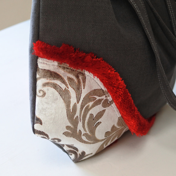 イタリア生地使用赤フリンジトートONDA濃グレー 5枚目の画像
