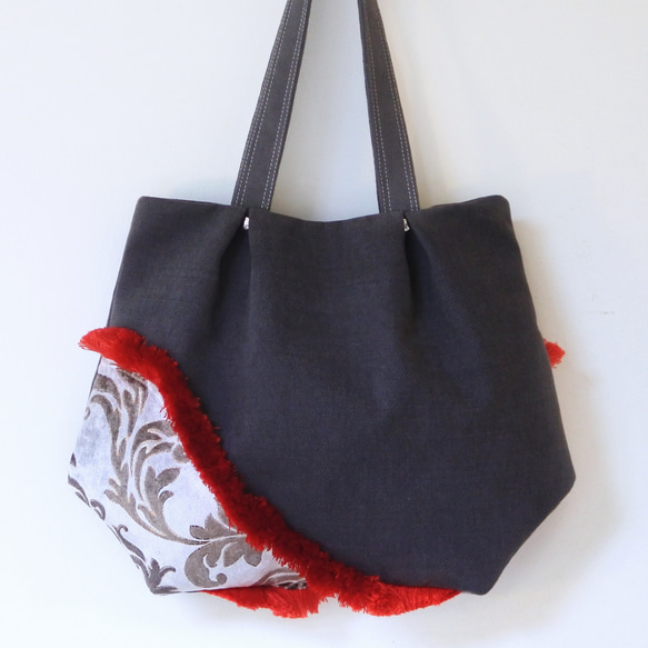 イタリア生地使用赤フリンジトートONDA濃グレー 2枚目の画像