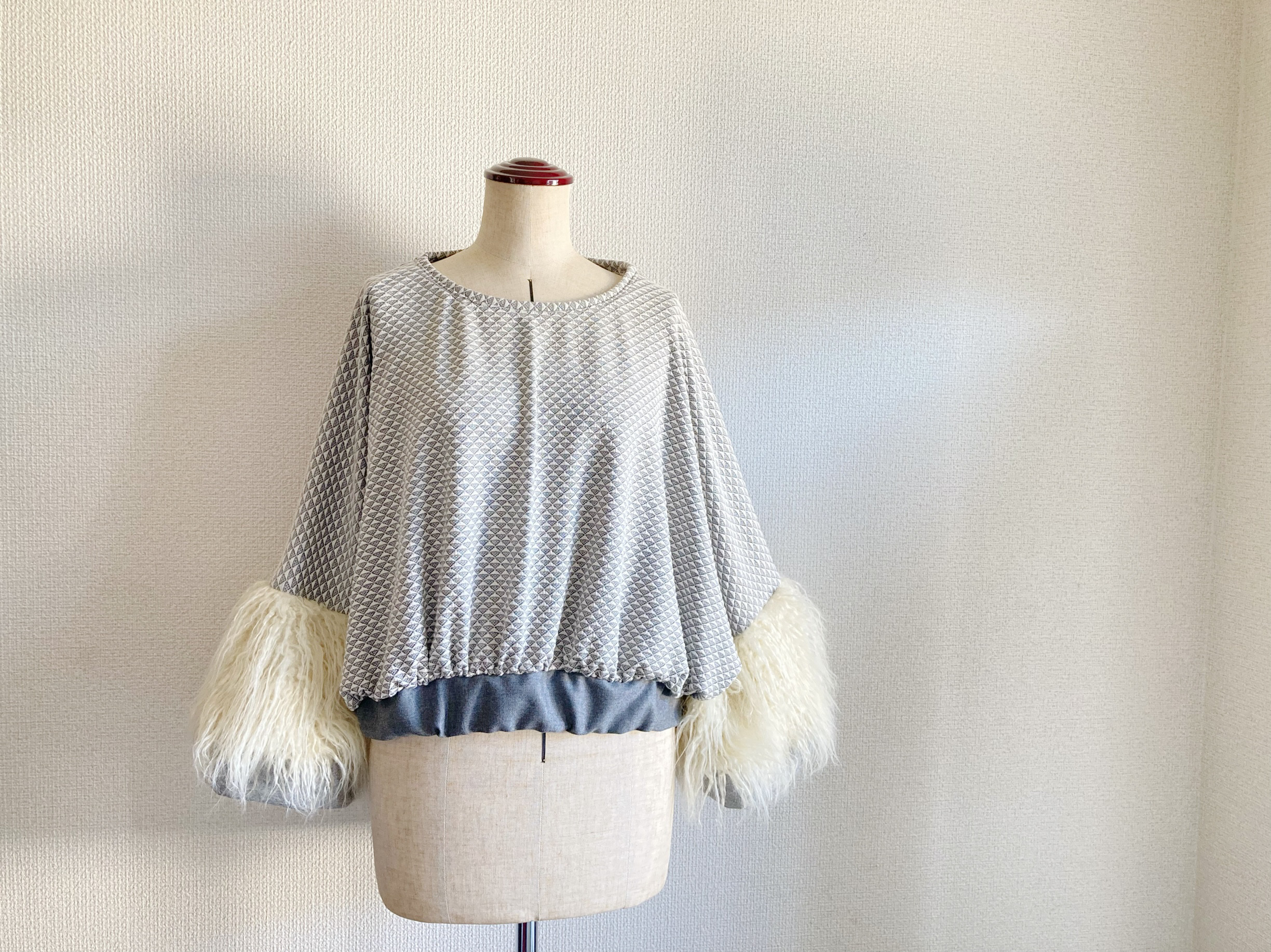 【幾何学ジャカードのファースリーブプルオーバー】