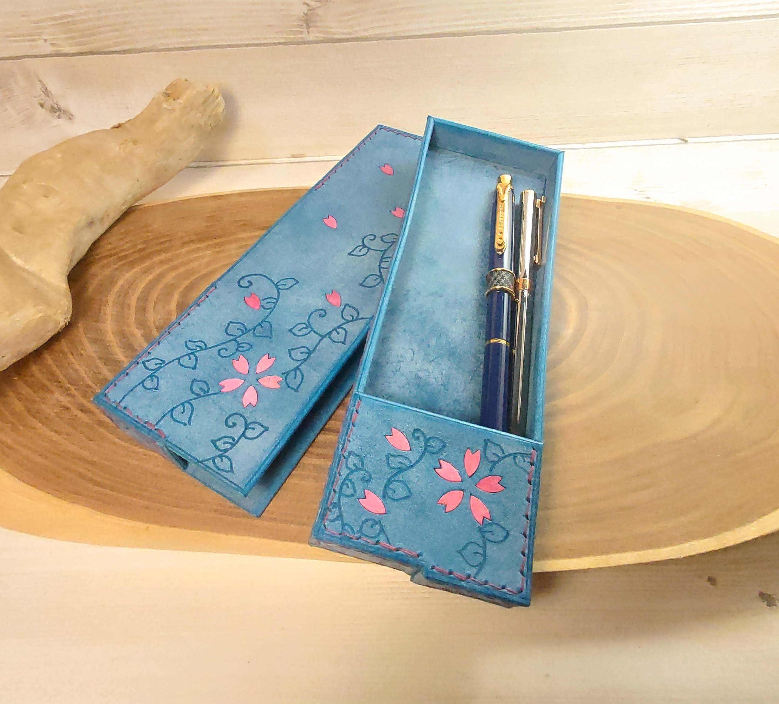 桜の箱型ペンケース