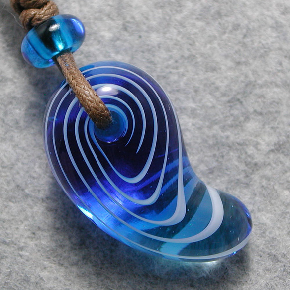 勾玉(青) とんぼ玉 ガラス ネックレス No2412 ネックレス・ペンダント