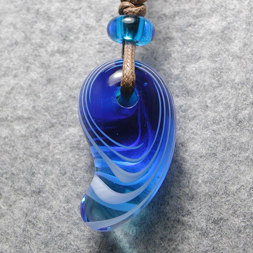 勾玉(青) とんぼ玉 ガラス ネックレス No2412 ネックレス・ペンダント