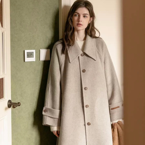 上品の色味とシンプルなデザイン ウール混ロングコート ウエストベルト