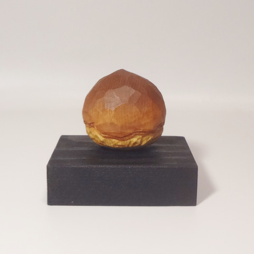 木彫刻 アート 『 栗 』 一刀彫 小さな置物 木彫り 植物 くり 秋