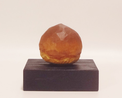 木彫刻 アート 『 栗 』 一刀彫 小さな置物 木彫り 植物 くり 秋