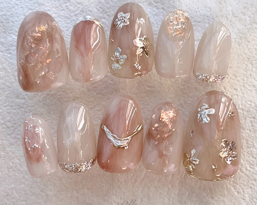 煌めくブラウンフラワーニュアンス ネイルチップ ブラウンネイル