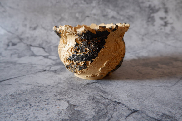 4.5号黄土黒化粧捻り裂紋鉢653　塊根植物　多肉植物　盆栽　植木鉢　作家鉢　沖縄 3枚目の画像