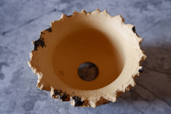 4.5号黄土黒化粧捻り裂紋鉢653　塊根植物　多肉植物　盆栽　植木鉢　作家鉢　沖縄 4枚目の画像