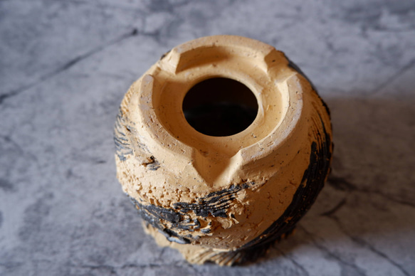 4.5号黄土黒化粧捻り裂紋鉢653　塊根植物　多肉植物　盆栽　植木鉢　作家鉢　沖縄 6枚目の画像