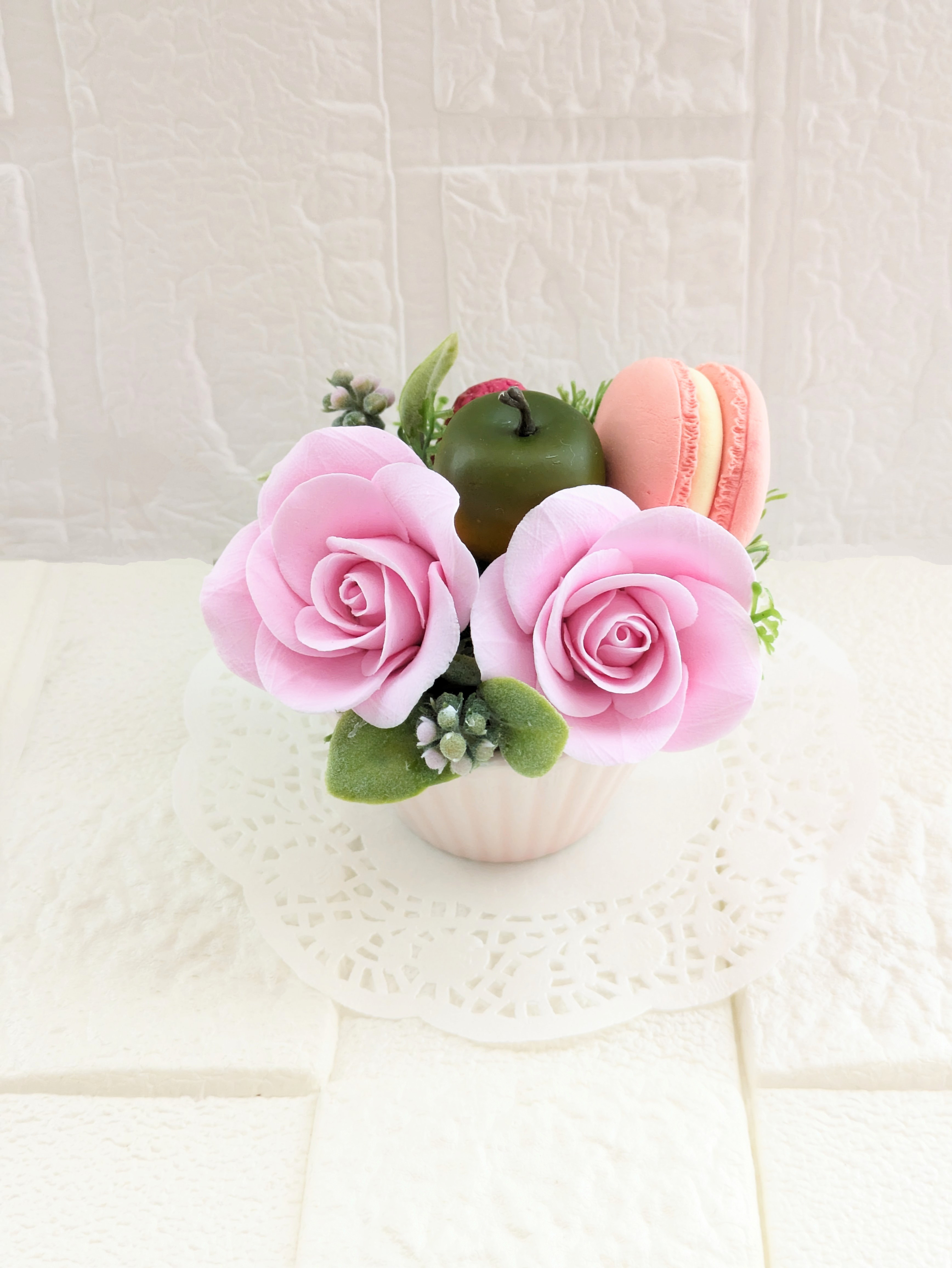 ほんのりピンクのバラのクレイケーキ ピンクりぼんと薔薇のクレイケーキ | iichi 日々の暮らしを