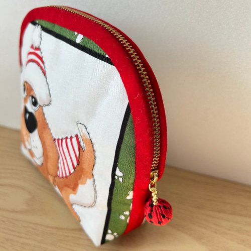 ✨完成品✨クリスマスポーチ (大きめ) ラウンドポーチ キルトポーチ
