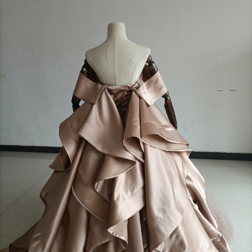 カラードレス カーキ色 オフショルダー 光沢サテン バックリボン  