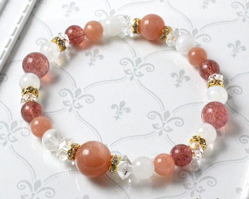 心を照らす月の羽根ピンクムーンストーンとガーデンクォーツのエレガントブレスレット 心をやさしく灯す 希望と再生のお守り ｜ オレンジムーンストーン