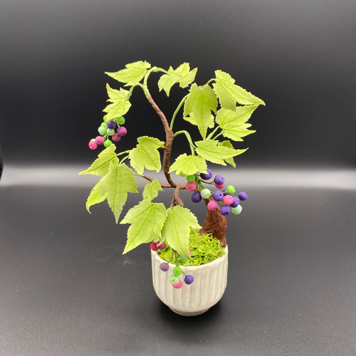 粘土細工☆クレイフラワー☆山葡萄の盆栽仕立て☆山葡萄のかわいい実