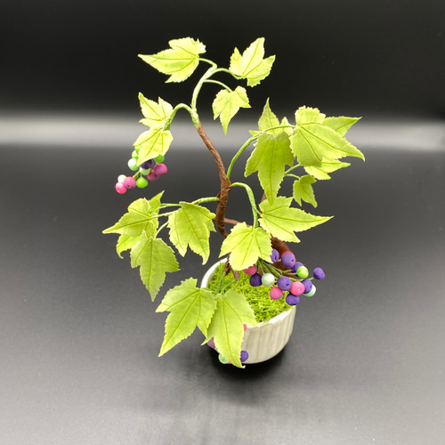 粘土細工☆クレイフラワー☆山葡萄の盆栽仕立て☆山葡萄のかわいい実