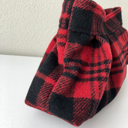 【☃冬限定☃】もこもこクラッチバッグ・赤いタータンチェック 4枚目の画像