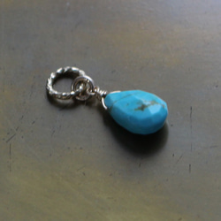 ✨12月誕生石✨ キングマンターコイズ＜ペアシェイプ＞のチャーム（K14GF） 2枚目の画像