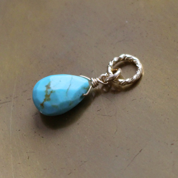 ✨12月誕生石✨ キングマンターコイズ＜ペアシェイプ＞のチャーム（K14GF） 1枚目の画像