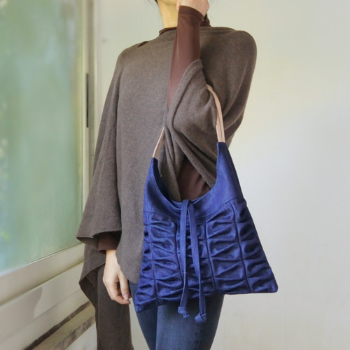 ☆ひらひらショルダーバッグ黒合皮 ショルダーバッグ Acotone