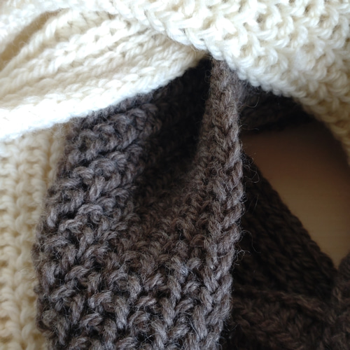 10%OFF】ブリオッシュ編みのバイカラーマフラー 茶白 マフラー しゅう