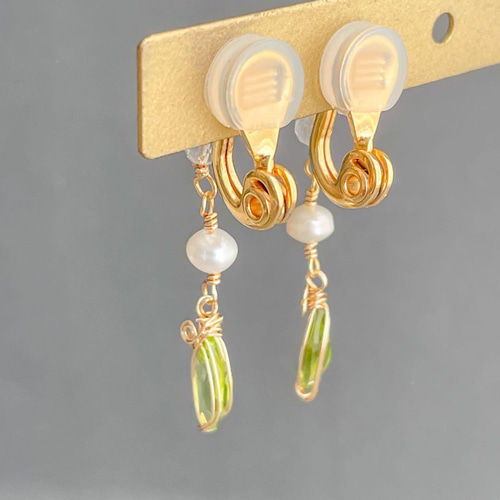 痛くなりにくい 優しく挟むクリップイヤリング ペリドット ワイヤー