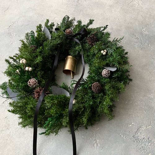 クリスマスリース】ナンキンハゼと松ぼっくりのクリスマスリース