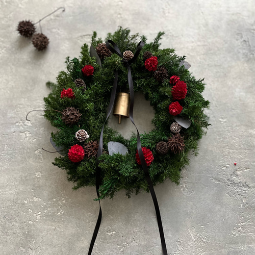 クリスマスリース】山帰来と松ぼっくりのクリスマスリース