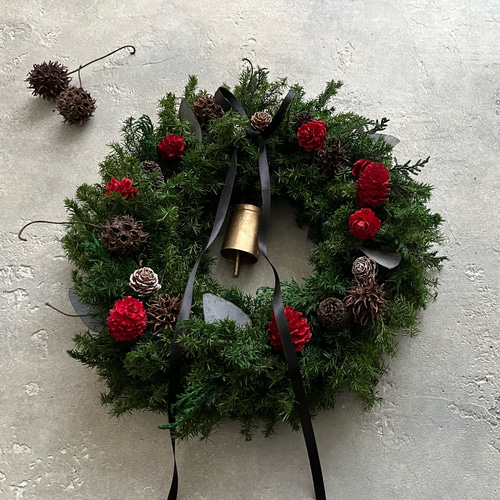 クリスマスリース】山帰来と松ぼっくりのクリスマスリース