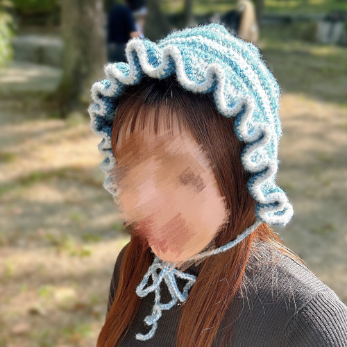 流行り の ブランド  フリルのボンネット 編み物 かぎ針編み ボンネット 帽子 青 古着 ベビー