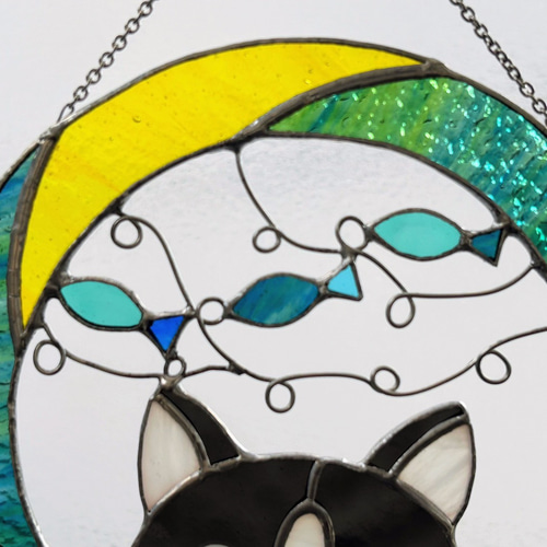 ネコちゃんとお魚のリース（ステンドグラスのオーナメント・サン