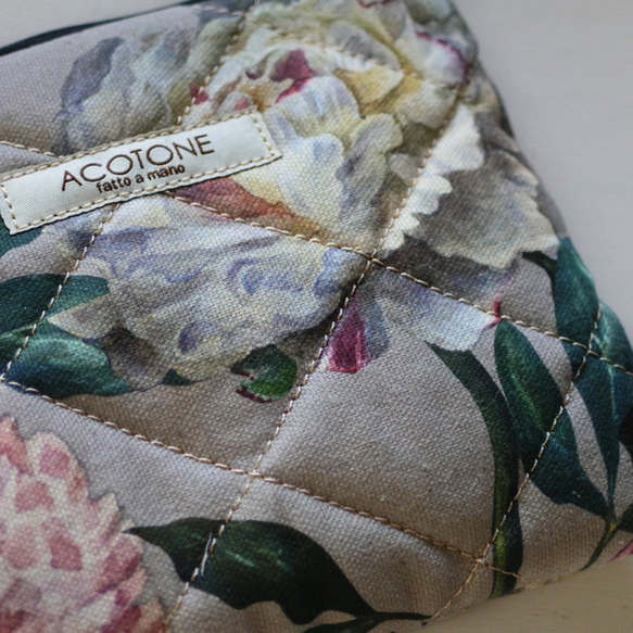 ［送料無料］コットンふかふかキルトポーチグレー花 3枚目の画像