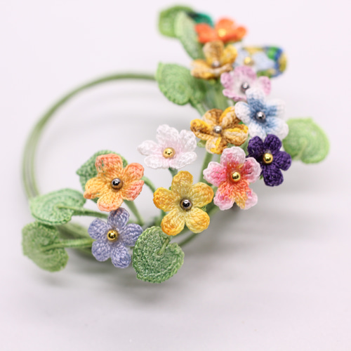 スミレのブローチ