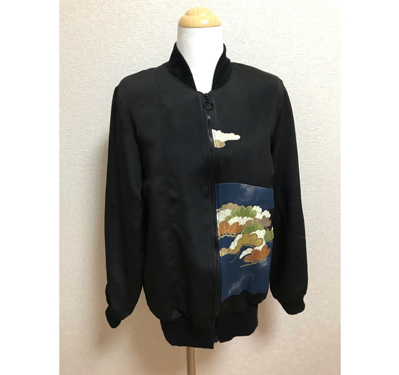 84☆黒留袖☆着物リメイク ☆レディースM☆ブルゾン☆スカジャン