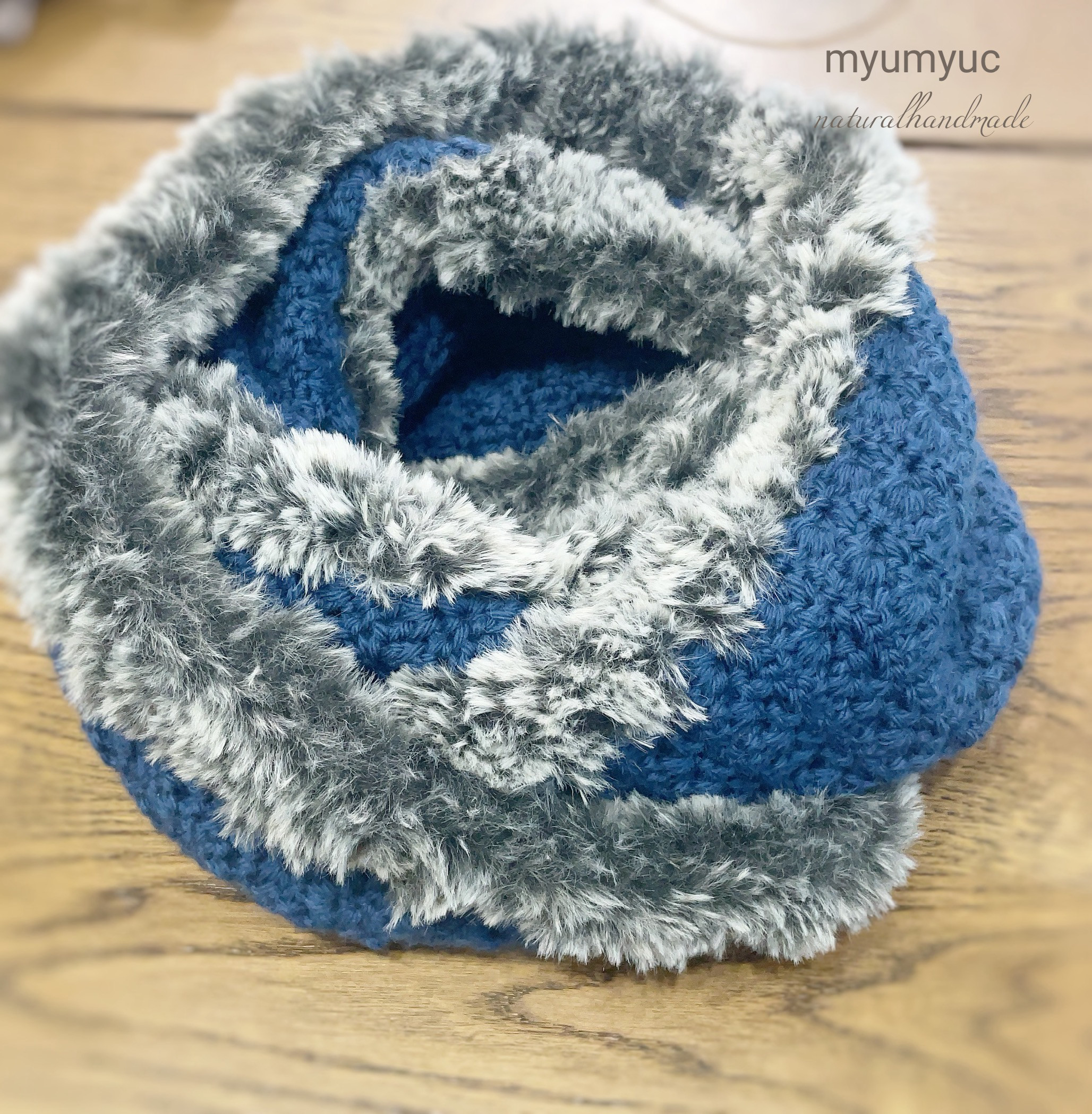 ♪巻くだけ♪ふわふわファーが包み込むメリノウール模様編みスヌード　マフラー　（ロイヤルブルー） 4,720円