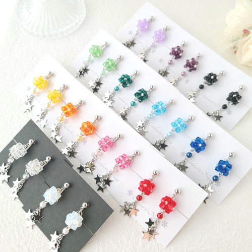 星が揺れるビーズボールのイヤリング/ピアス(ライトブルー×シルバー