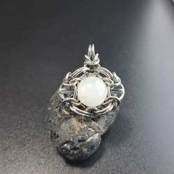 本物！貴重な手彫り和田玉ペンダント★籽料証明書つき 楽天市場】産地証明書付き 本物 糸魚川翡翠 龍神 勾玉