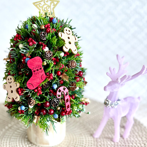 クリスマスツリー フェイクグリーン 赤いリボン ウッドオーナメントとミニ松ぼっくりのクリスマスツリー