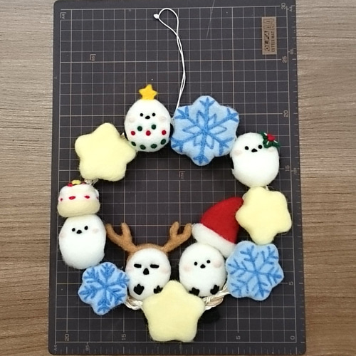 シマエナガたちのクリスマスリース シマエナガまみれ 羊毛フェルト oh